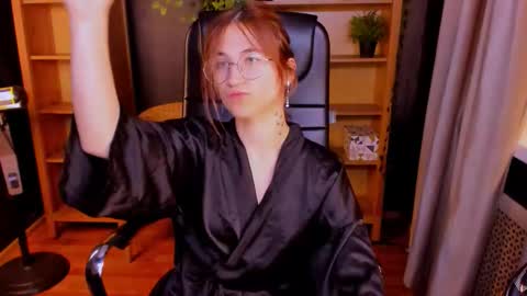 Snapshot of moon13152 chatting on 28, 9, 2025 Katrin online show from 28, 9, 2025