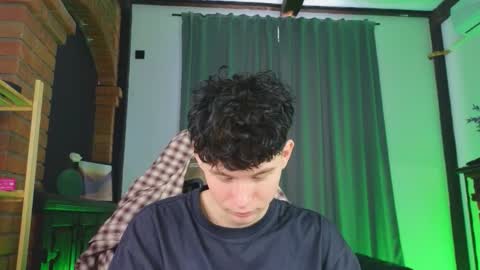 Snapshot of moon_gloww chatting on 25, 2, 2026 moon_gloww online show from 25, 2, 2026