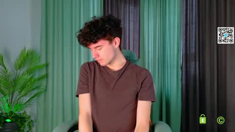 moon_gloww online show from 6, 4, 2026