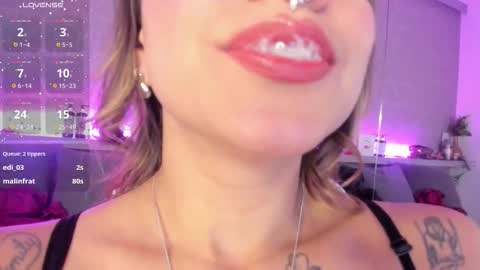 Snapshot of moon_lightt9 chatting on 11, 10, 2025 Sarah online show from 11, 10, 2025