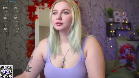 Snapshot of moon_valkyriie chatting on 17, 10, 2025 Emilia online show from 17, 10, 2025