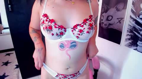 Snapshot of moon_wills chatting on 13, 9, 2025 MOON online show from 13, 9, 2025