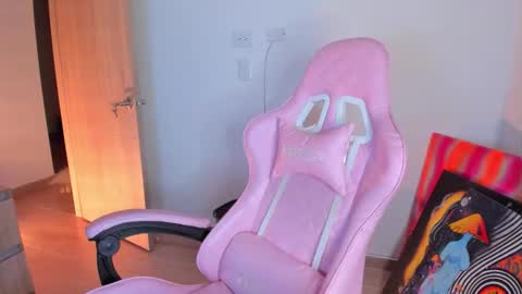 Snapshot of moon_wills chatting on 22, 11, 2025 MOON online show from 22, 11, 2025