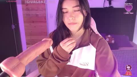 Snapshot of moonbella_bell chatting on 3, 12, 2025 bell online show from 3, 12, 2025