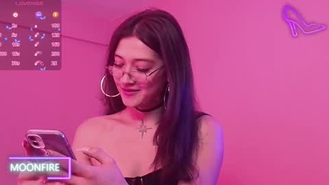 Snapshot of moonfiredance chatting on 26, 11, 2025 Nicky online show from 26, 11, 2025