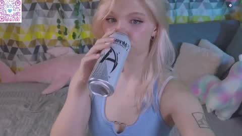 Snapshot of moonlight_mia chatting on 22, 5, 2026 Mia online show from 22, 5, 2026