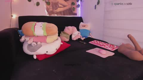 moonliight__ online show from 24, 9, 2025