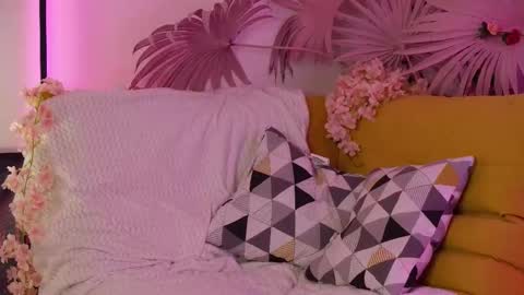 moonliora online show from 8, 2, 2026