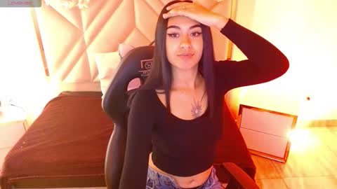 Snapshot of moonshine_tay chatting on 8, 11, 2025 Moon online show from 8, 11, 2025