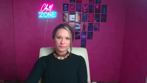 Snapshot of moonsusanna chatting on 4, 2, 2026 Susanna online show from 4, 2, 2026