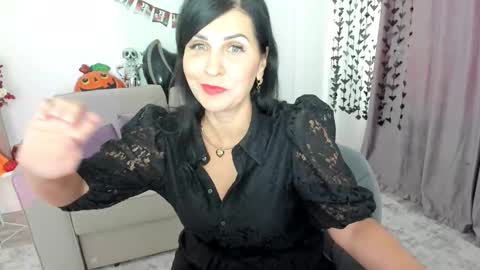 Snapshot of moonvelour chatting on 2, 11, 2025 Ask me online show from 2, 11, 2025