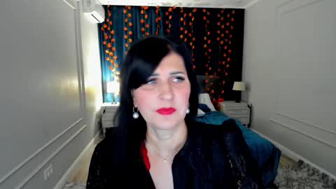 Snapshot of moonvelour chatting on 15, 11, 2025 Ask me online show from 15, 11, 2025