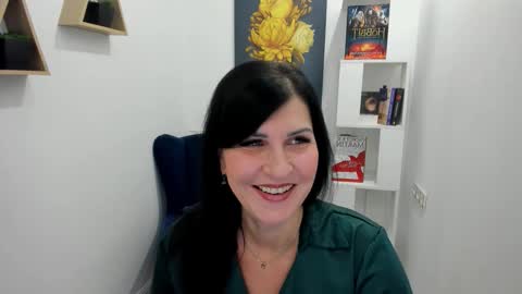 Snapshot of moonvelour chatting on 23, 11, 2025 Ask me online show from 23, 11, 2025