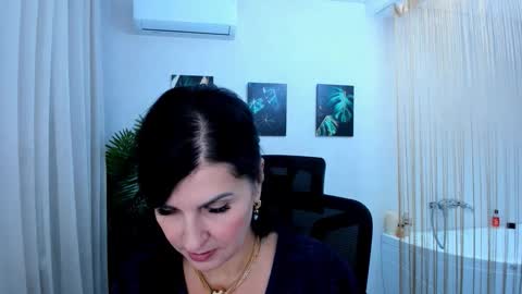 Snapshot of moonvelour chatting on 27, 11, 2025 Ask me online show from 27, 11, 2025