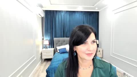 Snapshot of moonvelour chatting on 28, 11, 2025 Ask me online show from 28, 11, 2025