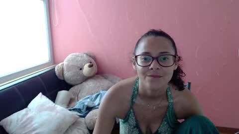 Snapshot of mora_haze chatting on 3, 2, 2025 Mora Haze 3 online show from 3, 2, 2025