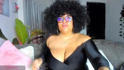 Snapshot of moradaniels chatting on 17, 1, 2025 online show from 17, 1, 2025