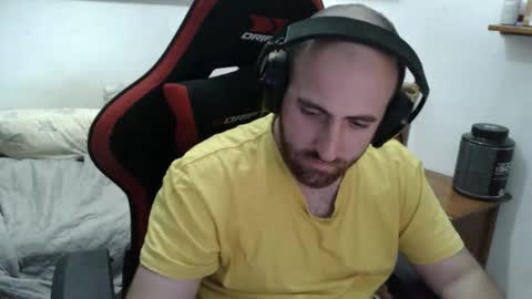 Snapshot of morenoch19 chatting on 11, 11, 2025 alejo online show from 11, 11, 2025