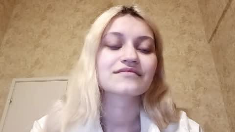 Eva is here now  help me get 50 thumbs up pls  online show from 28, 3, 2026