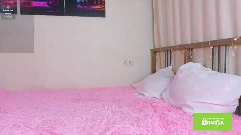 Snapshot of morninbunny_ chatting on 18, 12, 2025 Emilia online show from 18, 12, 2025