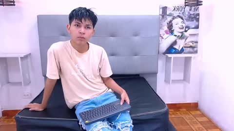 Snapshot of mortelle_ chatting on 17, 11, 2025 MORTELLE online show from 17, 11, 2025