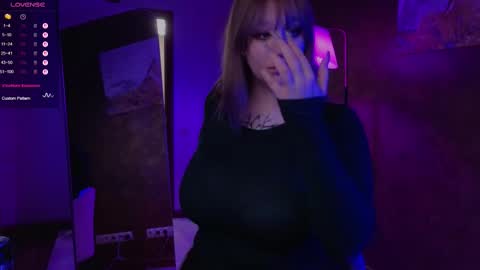 Snapshot of morvelyn chatting on 10, 10, 2025 morvelyn online show from 10, 10, 2025