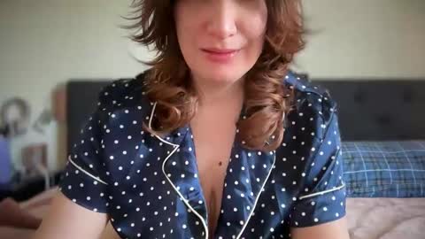 Snapshot of mossy_mommy chatting on 8, 5, 2026 Mossy Mommy online show from 8, 5, 2026