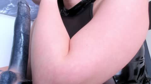 Snapshot of mount_doom_queen chatting on 4, 2, 2025 QUEEN CLARA online show from 4, 2, 2025