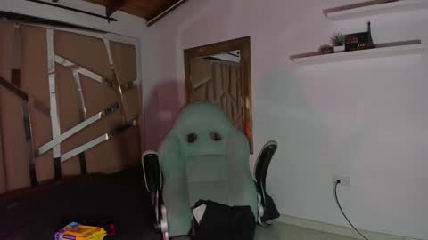 MIKEE online show from 25, 1, 2025