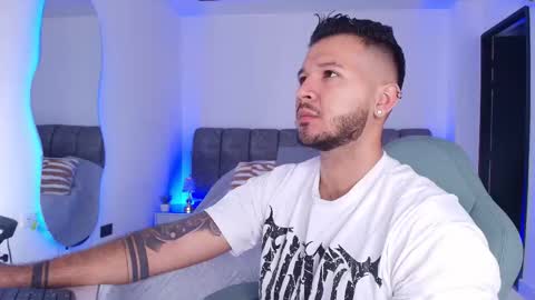 MIKEE online show from 12, 11, 2025