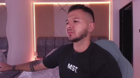 MIKEE online show from 15, 3, 2026