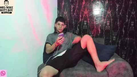 Snapshot of mr_mikehott_8 chatting on 14, 12, 2025 mr_mikehott_8 online show from 14, 12, 2025