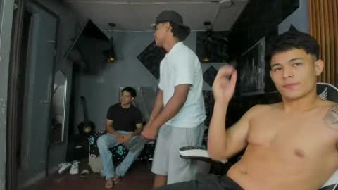 Snapshot of mr_mois chatting on 23, 4, 2026 mr_mois online show from 23, 4, 2026