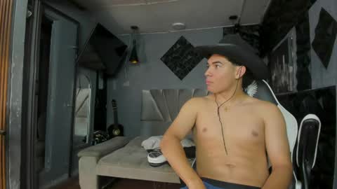 Snapshot of mr_mois chatting on 26, 4, 2026 mr_mois online show from 26, 4, 2026