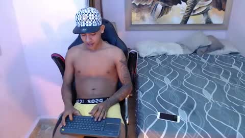 mr_stiven_ online show from 8, 3, 2025