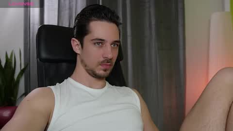 Snapshot of mrgreeneyes01 chatting on 2, 2, 2025 juan luis online show from 2, 2, 2025