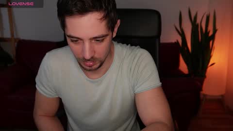 Snapshot of mrgreeneyes01 chatting on 5, 2, 2025 juan luis online show from 5, 2, 2025