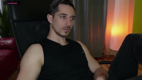 Snapshot of mrgreeneyes01 chatting on 8, 2, 2025 juan luis online show from 8, 2, 2025