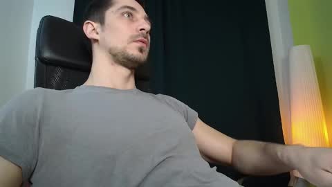Snapshot of mrgreeneyes01 chatting on 22, 2, 2025 juan luis online show from 22, 2, 2025