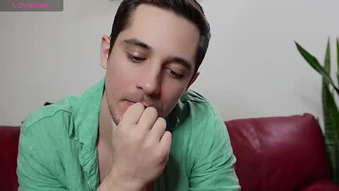 Snapshot of mrgreeneyes01 chatting on 9, 3, 2025 juan luis online show from 9, 3, 2025