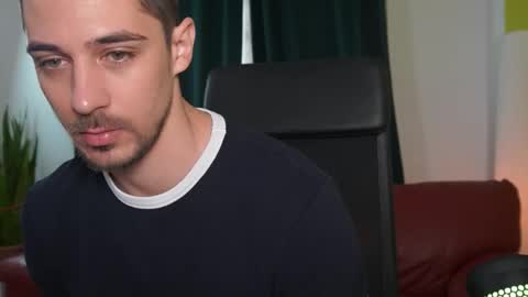 Snapshot of mrgreeneyes01 chatting on 27, 10, 2025 juan luis online show from 27, 10, 2025