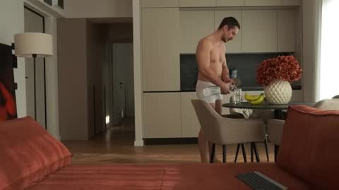 Snapshot of mrgreeneyes01 chatting on 17, 11, 2025 juan luis online show from 17, 11, 2025