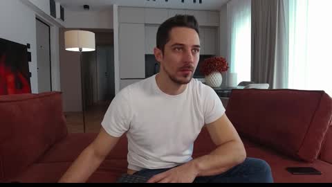 Snapshot of mrgreeneyes01 chatting on 18, 11, 2025 juan luis online show from 18, 11, 2025