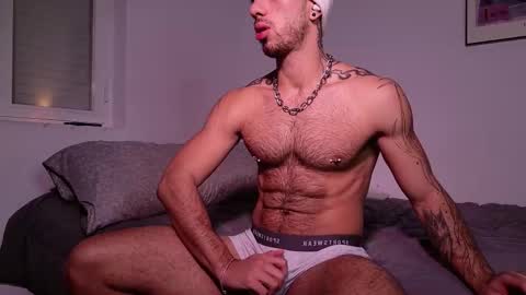 Snapshot of mrj9921 chatting on 18, 12, 2025 Juan online show from 18, 12, 2025