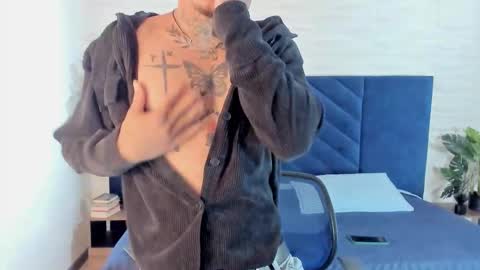 Snapshot of mrjustin_ chatting on 12, 10, 2025 mrjustin_ online show from 12, 10, 2025