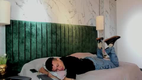 Snapshot of mrjustin_ chatting on 17, 10, 2025 mrjustin_ online show from 17, 10, 2025