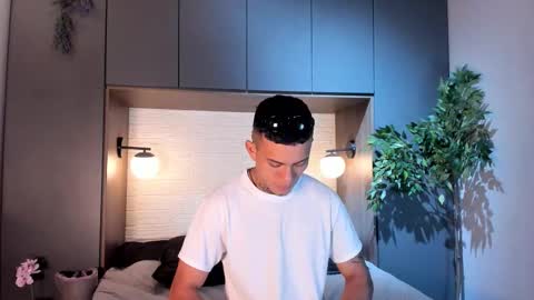 Snapshot of mrjustin_ chatting on 17, 11, 2025 mrjustin_ online show from 17, 11, 2025