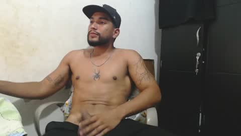 Snapshot of mrlevrone1 chatting on 2, 6, 2026 Mrlevrone1 online show from 2, 6, 2026