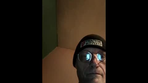 Snapshot of mrnmrsfucks4u2 chatting on 21, 12, 2024 Mrnmrsfucks4u2 online show from 21, 12, 2024