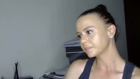 mrs_bunny_swing online show from 1, 4, 2026